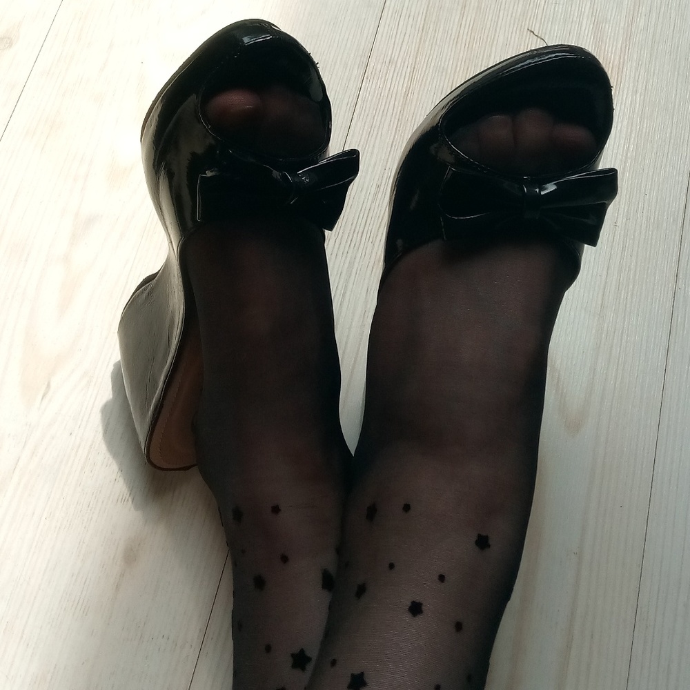 Open Toe Patent Wedge with Bows